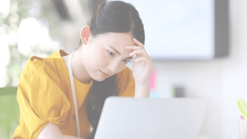 社内メールいじめに悩む女性社員