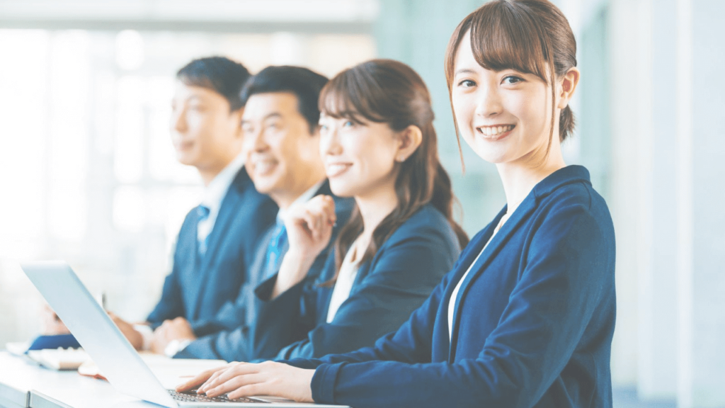 研修で学ぶ社員たち