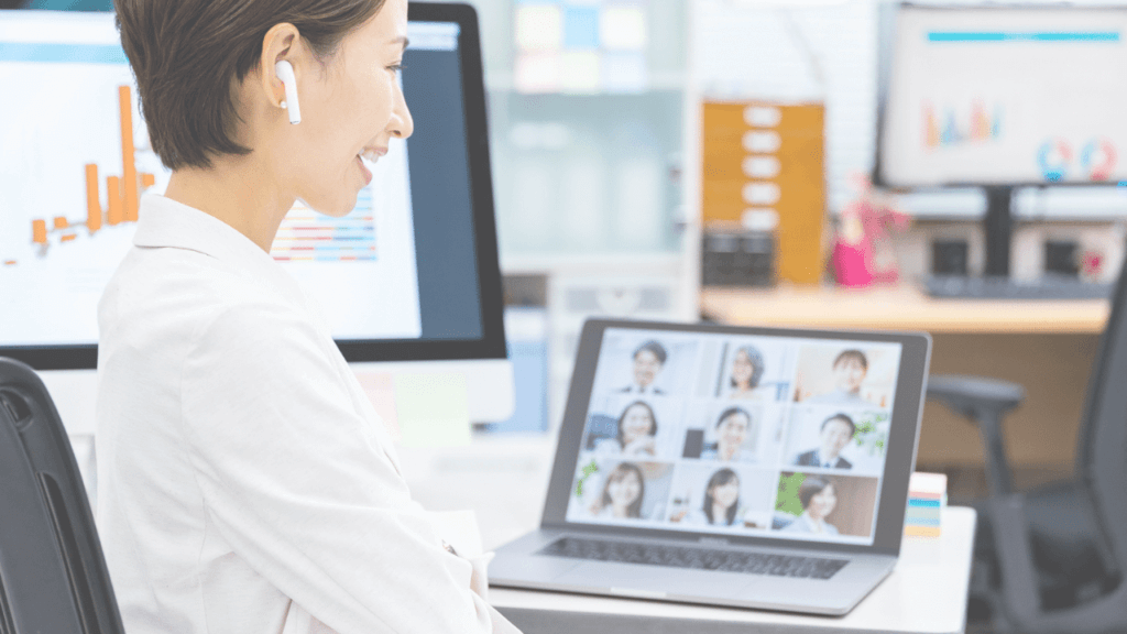 企業研修をオンラインで受講している社員
