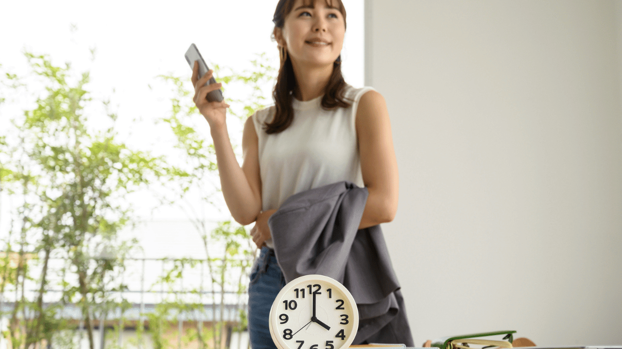 定時で帰宅する女性