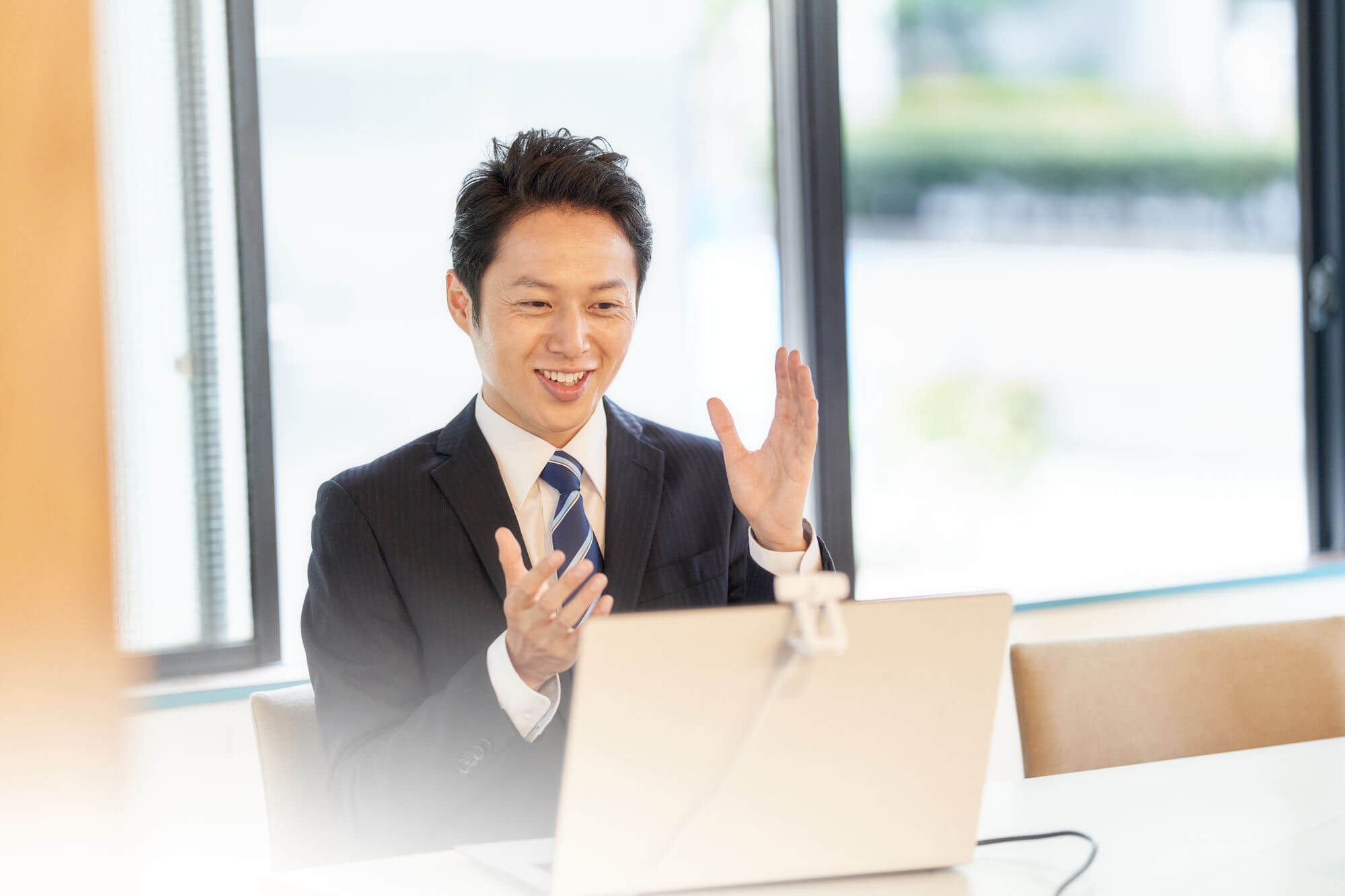 オンライン商談をする営業担当