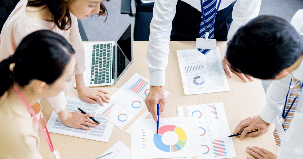 積極的に意見が出る会議の様子